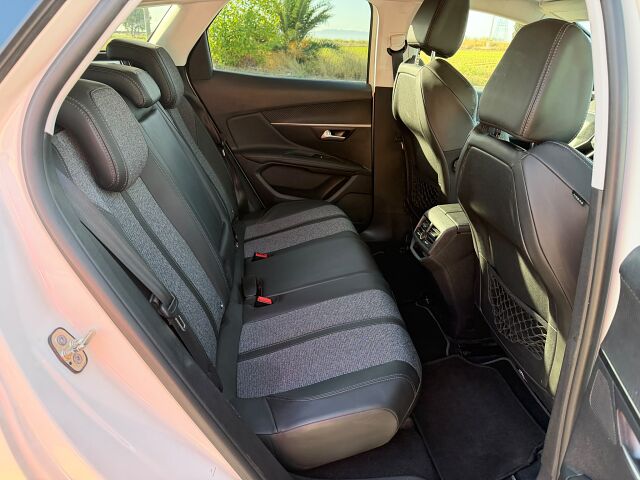 PEUGEOT 3008 ALLURE 1.2 E-THP AUTO SPANISH LHD IN SPAIN 91000 MILES SUPERB 2018